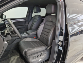 VW Touareg R-Style V6 TDI thumbnail