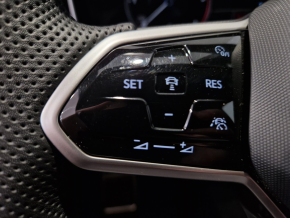 VW Touareg R-Style V6 TDI thumbnail