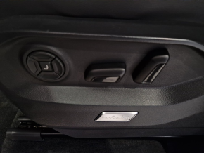 VW Touareg R-Style V6 TDI thumbnail