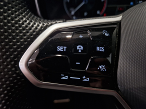 VW Touareg R-Style V6 TDI thumbnail