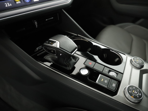 VW Touareg R-Style V6 TDI thumbnail