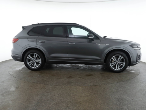 VW Touareg R-Line TDI 4MOTION thumbnail