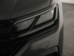 VW Touareg R-Line TDI 4MOTION thumbnail