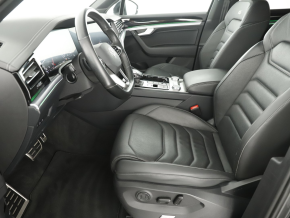 VW Touareg R-Line TDI 4MOTION thumbnail