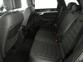 VW Touareg R-Line TDI 4MOTION thumbnail