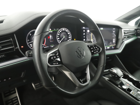 VW Touareg R-Line TDI 4MOTION thumbnail
