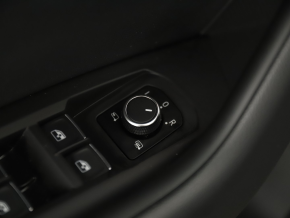 VW Touareg R-Line TDI 4MOTION thumbnail