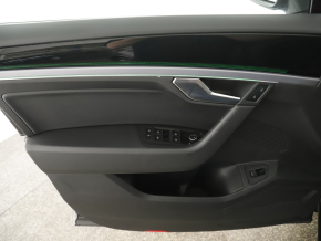 VW Touareg R-Line TDI 4MOTION thumbnail