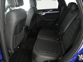 VW Touareg R-Style V6 TDI thumbnail