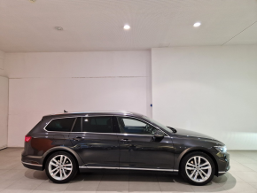 VW Passat Variant Elegance TDI SCR DSG thumbnail