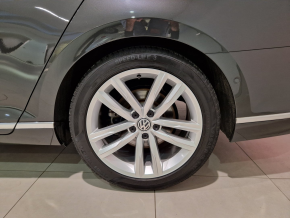 VW Passat Variant Elegance TDI SCR DSG thumbnail