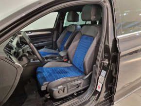 VW Passat Variant Elegance TDI SCR DSG thumbnail