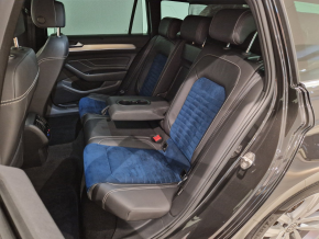 VW Passat Variant Elegance TDI SCR DSG thumbnail