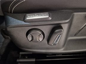 VW Passat Variant Elegance TDI SCR DSG thumbnail