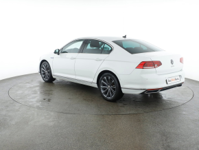VW Noul Passat GTE 1.4 TSI 218 CP PHEV thumbnail