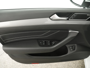 VW Noul Passat GTE 1.4 TSI 218 CP PHEV thumbnail