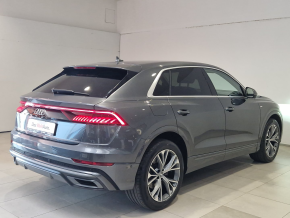 Audi Q8 55 TFSI quattro thumbnail