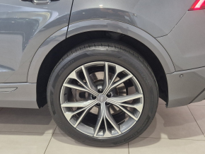 Audi Q8 55 TFSI quattro thumbnail