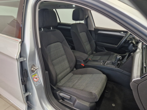 VW Noul Passat Var.Comfortline 2.0 TDI DSG thumbnail