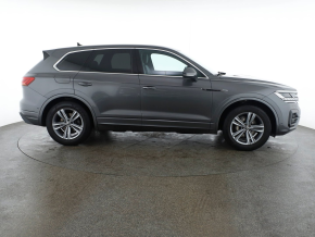 VW Touareg R-Line TDI 4MOTION thumbnail