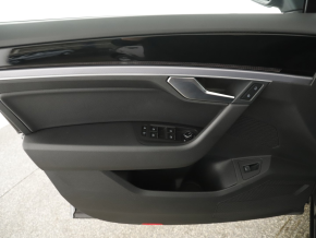 VW Touareg R-Line TDI 4MOTION thumbnail