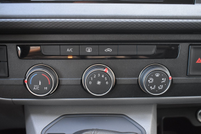 VW T6.1 Furgon LR 2.0 TDI 110KW DSG thumbnail