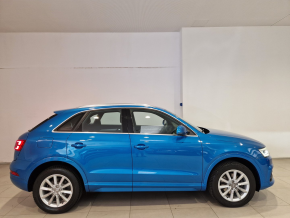 Audi Q3 Sport 2.0 TDI quattro thumbnail