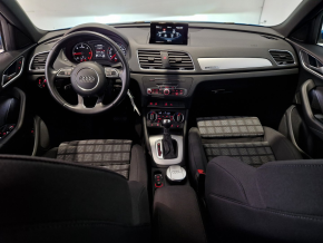Audi Q3 Sport 2.0 TDI quattro thumbnail
