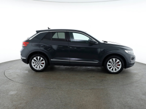 VW T-Roc Sport 2.0 TDI 4Mot DSG thumbnail