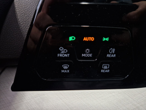 VW Golf Life 1.5 TSI DSG PHEV TD thumbnail