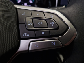 VW Golf Life 1.5 TSI DSG PHEV TD thumbnail