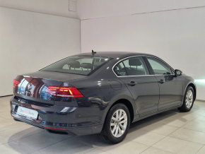VW Noul Passat Comfortline 2.0 TDI DSG thumbnail