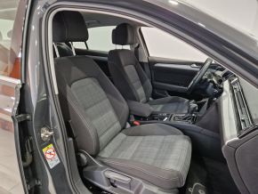 VW Noul Passat Comfortline 2.0 TDI DSG thumbnail