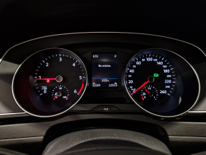 VW Noul Passat Comfortline 2.0 TDI DSG thumbnail