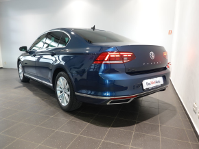 VW Noul Passat Highline 2.0 TDI DSG thumbnail