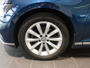 VW Noul Passat Highline 2.0 TDI DSG thumbnail
