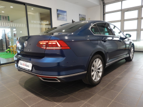VW Noul Passat Highline 2.0 TDI DSG thumbnail