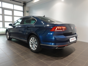 VW Noul Passat Highline 2.0 TDI DSG thumbnail