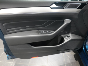 VW Noul Passat Highline 2.0 TDI DSG thumbnail