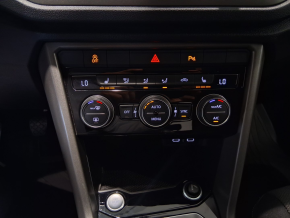 VW T-Roc Design 1.5 TSI thumbnail