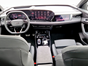 Audi Q6 e-tron quattro thumbnail