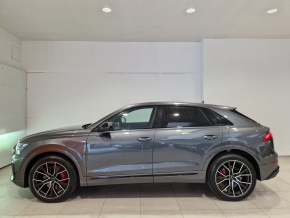 Audi Q8 PI 55 TFSI e quattro 290 kW / 394 CP thumbnail