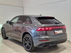 Audi Q8 PI 55 TFSI e quattro 290 kW / 394 CP thumbnail
