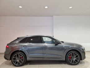 Audi Q8 PI 55 TFSI e quattro 290 kW / 394 CP thumbnail