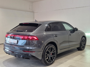 Audi Q8 PI 55 TFSI e quattro 290 kW / 394 CP thumbnail