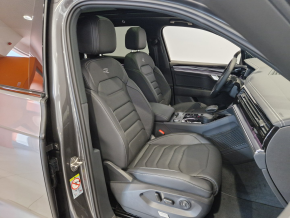 VW Noul Touareg R-Line V6 TDI TD thumbnail