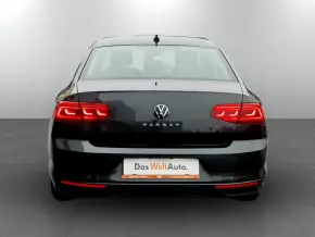 VW Noul Passat Comfortline 2.0 TDI DSG thumbnail