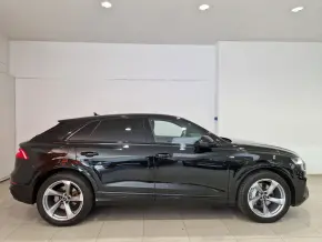 Audi Q8 50 TDI quattro thumbnail