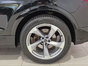 Audi Q8 50 TDI quattro thumbnail