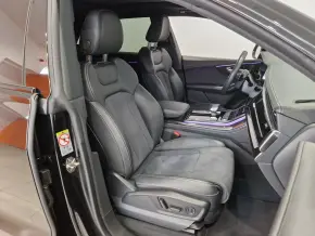 Audi Q8 50 TDI quattro thumbnail